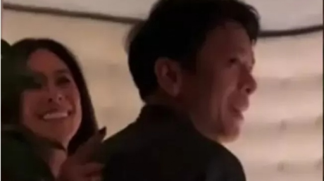 Sosok Ini Sebut Wulan Guritno dan Ariel Noah Sudah Resmi Pacaran?