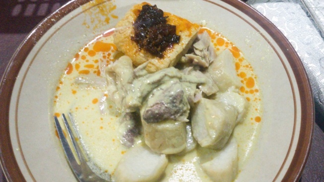 Lontong Lemprak juga memberikan rasa yang khas sebagai kuliner unik di Batang. (Twitter)