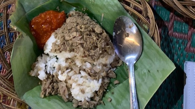 Nasi Megono memiliki cita rasa gurih di mana perpaduan antara olahan nangka muda atau gori dengan sambal dan pelengkap lain. (Twitter)