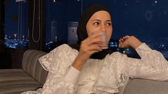 Jejak Digital Paula Verhoeven Kibaskan Rambut ke Nico Surya, Netizen Makin Curiga