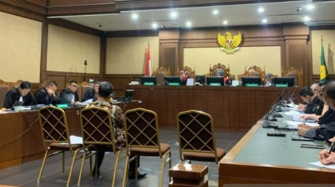 Hakim Agung Mahkamah Agung (MA) Soesilo saat bersaksi dalam sidang kasus yang menyeret mantan pejabat MA Zarof Ricar sebagai terdakwa di Pengadilan Tipikor Jakarta, Senin (21/4/2025) [Suara.com/ANTARA]