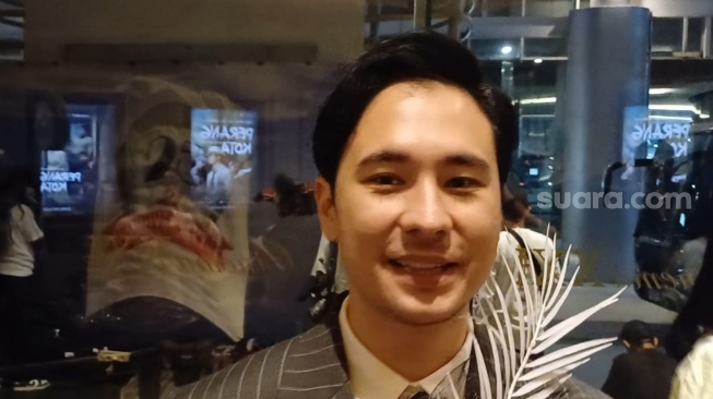 Jerome Kurnia saat ditemui di konferensi pers rilis film Perang Kota di kawasan Kuningan, Jakarta Selatan, Senin (21/4/2025). [Suara.com/Tiara Rosana]