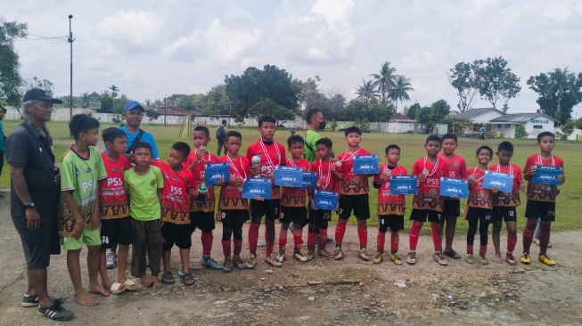 Keren! SSB Palembang Soccer Skills Sabet Trofi Perdana Usai Lebaran