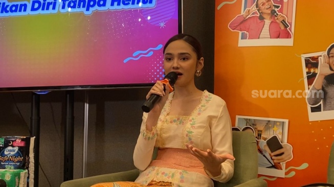 Syifa Hadju saat mengisi acara konferensi pers bersama Charm di kawasan Setiabudi, Jakarta Selatan pada Selasa (22/4/2025). [Suara.com/Tiara Rosana]