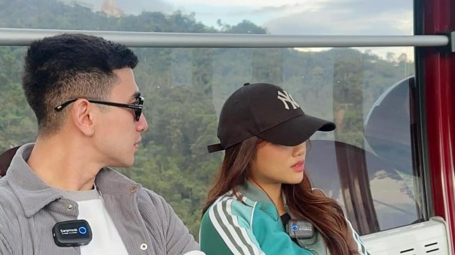 Potret kebersamaan Fujianti Utami Putri alias Fuji dan Verrell Bramasta saat liburan bareng (Instagram/fuji_an)