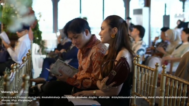 Mahalini diduga salah tingkah karena salah kostum di acara tasyakuran 7 bulanan Aaliyah Massaid, yakni dengan memakai busana tanpa lengan. [TikTok/@matanya_lini]