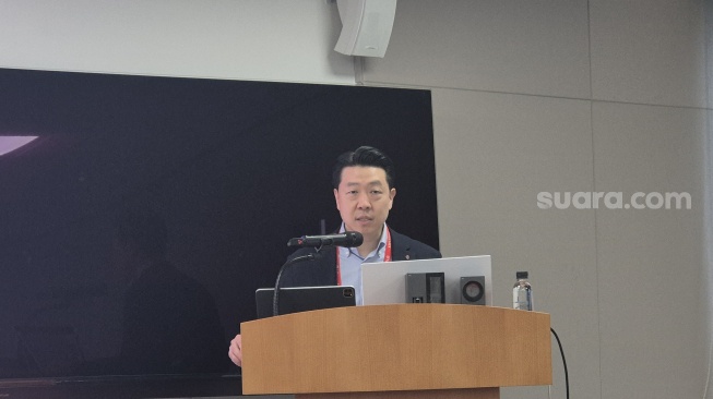 Andrew Kim, selaku Home Appliance Solution Asia Sales and Marketing Division Leader LG Electronics, Selasa (22/4/2025). [Suara.com/Dythia]