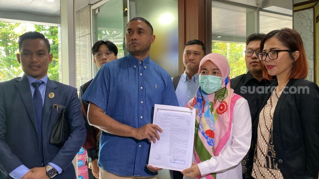Gara-gara Marga Diubah Jadi 'Porno', Rayen Pono Adukan Ahmad Dhani ke DPR!