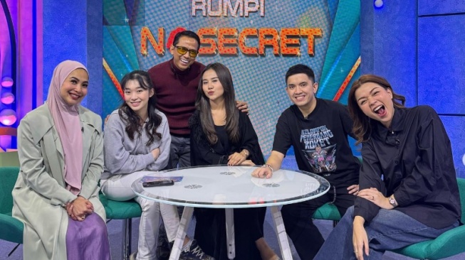 Mayang Lucyana Fitri dalam acara talkshor Rumpi: No Secret (Instagram/@rumpi_ttv)
