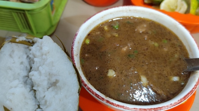 7 Kuliner Khas Makassar yang Wajib Dicicipi saat Liburan, Dari Coto hingga Barongko