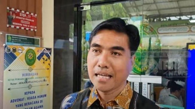 Alvon Kurnia Palma, pengacara Paula Verhoeven. [YouTube/Mantra Room]