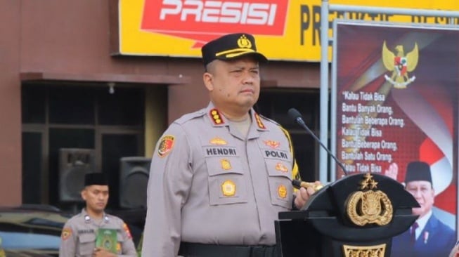 Kepala Polresta Samarinda Komisaris Besar Polisi Hendri Umar saat memimpin apel gelar pasukan. (ANTARA/HO-Polresta Samarinda)
