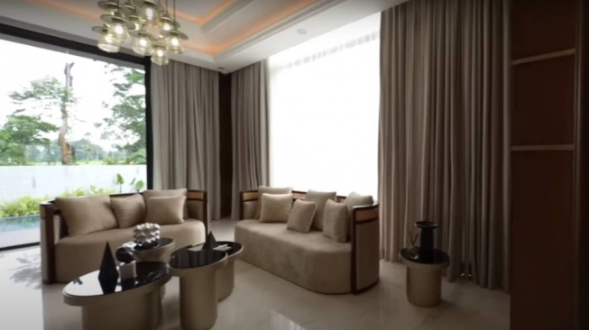 Potret Rumah Mewah Luna Maya (YouTube/Luna Maya)