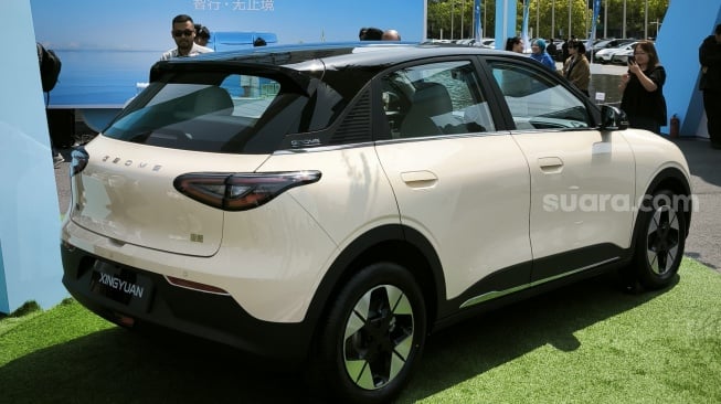 Geely memamerkan Geome Xingyuan di ajang Geely Global Intelligent Mobility Expo di Hangzhou, China pada pekan ini. Kabarnya mobil ini akan diluncurkan di Indonesia pada GIIAS 2025. [Suara.com/Liberty Jemadu]
