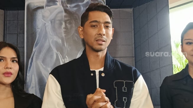 Arya Saloka ditemui di Epicentrum, Jakarta Selatan pada Sabtu (26/4/2025) [Suara.com/Rena Pangesti]