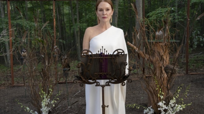 Julianne Moore Jadi Sosialita Misterius di Serial Terbaru Netflix Bertajuk Sirens
