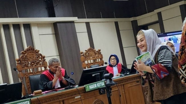 Sidang Kasus Korupsi Mbak Ita dan Etika Komunikasi Hukum di Ruang Publik
