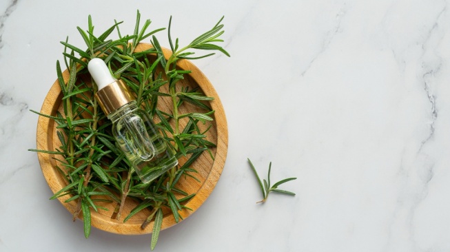 Manfaat Rosemary Oil untuk Rambut, Lengkap dengan Rekomendasi Produknya