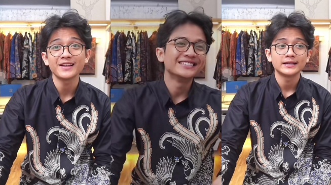 Pesona Farhan Shumaker Maysello, host live akun TikTok 72 Batik yang kekinian sedang mencuri perhatian netizen karena paras tampan dan pembawaannya yang santun (TikTok/72 Batik)
