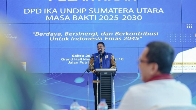 Gubernur Sumatera Utara Bobby Nasution saat acara pelantikan pengurus DPD Ikatan Keluarga Alumni (IKA) Universitas Diponegoro (Undip) di Medan, Sabtu 26 April 2025. [Instagram @bobbynst]