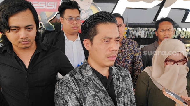 Nafsu Binatang! Ayah Tiri Lecehkan Anak Gadis di Bekasi: Sering Intip Korban Mandi [Suara.com/Mae Harsa]