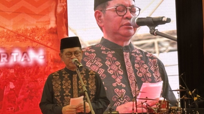 Gubernur Pramono Anung saat acara Halal Bihalal PDIP di Internasional Velodrome, Jakarta Timur, Minggu (27/4/2025). [Suara.com/Faqih]