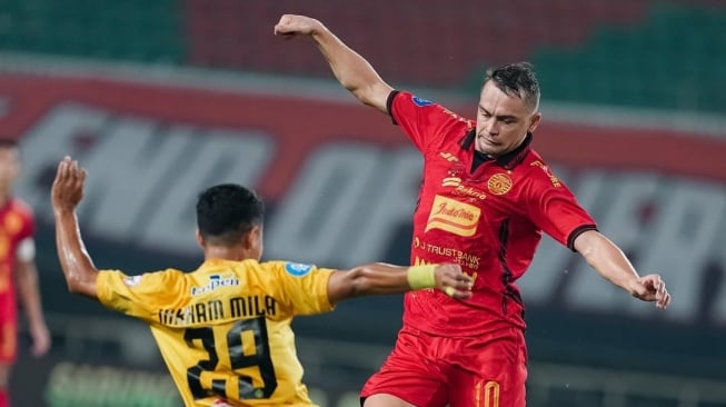 Persija Jakarta harus menelan pil pahit setelah dikalahkan tim promosi Semen Padang dengan skor 0-2 dalam laga pekan ke-30 Liga 1 2024-2025. [Dok. IG Persija]
