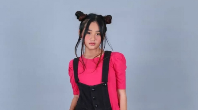 Cinta Aura, pelajar yang vokal kritik Dedi Mulyadi (Instagram/@iam_auracinta)