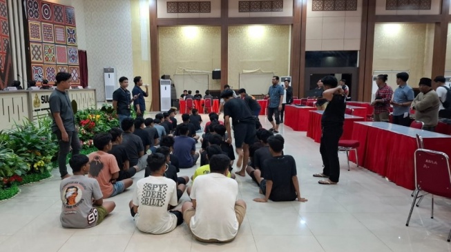 TNI Tangkap 40 Penipu Online, Kok Dilepas? Korban Geram, Kinerja Polisi Disorot!