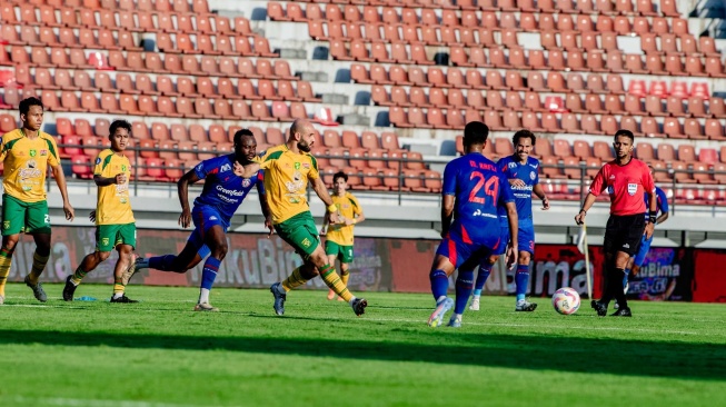 Persebaya Surabaya sukses menahan imbang Arema FC. Dalam lanjutan pekan ke-30 BRI Liga 1 2024/2025 di Stadion Kapten I Wayan Dipta, Gianyar, Bali, Senin (28/4/2025), kedua tim bermain imbang 1-1. [Dok Persebaya]