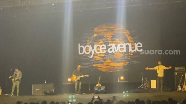 Jadi Obat Rindu, Boyce Avenue Sukses Tampil Memukau di Konser Jakarta