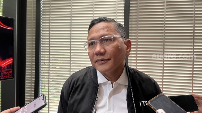 Presiden Direktur PT ITSEC Asia Joseph Edi Hut Lumban Gaol saat ditemui di Glass House, Artotel Casa Kuningan, Jakarta, Senin (28/4/2025). [Suara.com/Dicky Prastya]