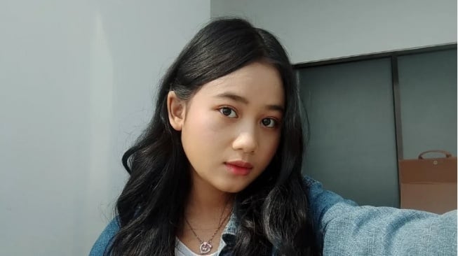 9 Potret Aura Cinta, Remaja Viral yang Berdebat dengan Dedi Mulyadi