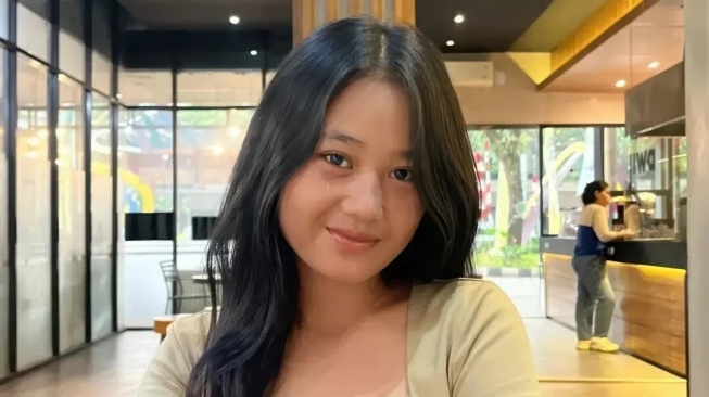Usai Ucap Rp1 Juta Uang Kecil, Aura Cinta Disebut Ekonomi Sulit Gaya Selangit