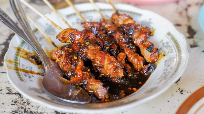 Sate Kambing yang khas di Sragen yaitu dengan bumbu sambal tumpang. (Twitter)