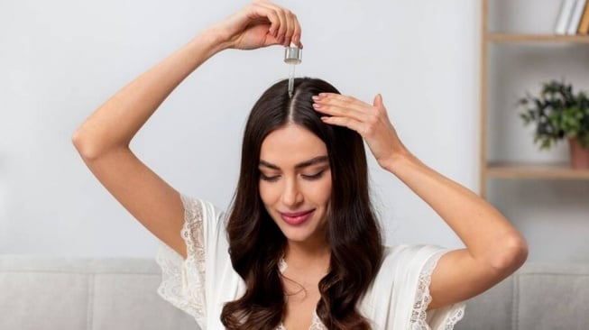 7 Rekomendasi Serum Rambut Rontok Terbaik, Harga Mulai Rp15 Ribuan