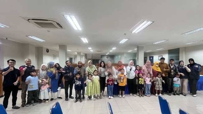 Petugas BRI Medika saat melakukan vaksinasi influenza untuk anak-anak pekerja BRI di Kantor BRI Branch Office Purwodadi, Sabtu 26 April 2025. [Dok BRI]