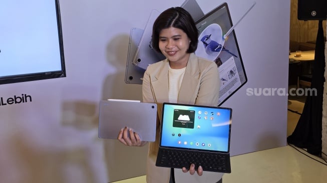 Tablet Samsung Galaxy Tab S10 FE dan Samsung Galaxy Tab S10 FE Plus yang resmi diluncurkan ke Indonesia pada Selasa (29/4/2025). [Suara.com/Dicky Prastya]