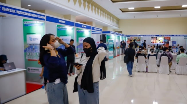 Sarjana Jadi Sopir, Diploma Jadi PRT: Ironi Pendidikan Tinggi di Tengah Krisis Lapangan Kerja!