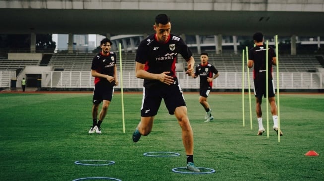Jay Idzes: Suasana Ruang Ganti Agak Sulit. [Dok. IG/@jayidzes]