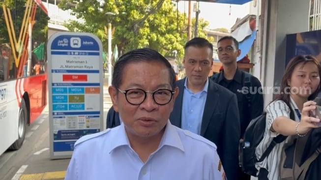 Perdana Ngantor Naik Transjakarta, Pramono Anung: Rasanya Menyenangkan!
