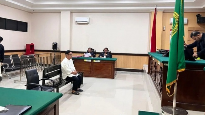 HA anggota DPRD Singkawang yang dituntut 10 tahun penjara atas kasus dugaan kekerasan seksual terhadap anak di bawah umur. (Narwati)