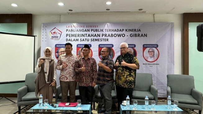 Rumah Politik Indonesia pada Selasa (29/4/2025) merilis hasil survei terbaru terkait soal kinerja Wakil Presiden (Wapres) Gibran Rakabuming Raka di semester pertama menjadi pendamping Presiden Prabowo Subianto. (dok istimewa)