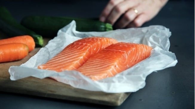 Ilustrasi ikan salmon (Unsplash/CAcreative)