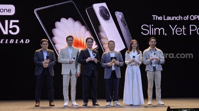 HP lipat Oppo Find N5 resmi meluncur ke Indonesia pada Rabu (30/4/2025). [Suara.com/Dicky Prastya]