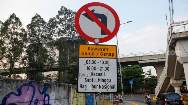 Plang informasi kawasan Ganjil-Genap di Jakarta