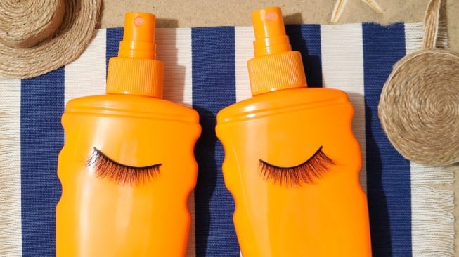ilustrasi sunscreen dan sunblock (Freepik/atlascompany)