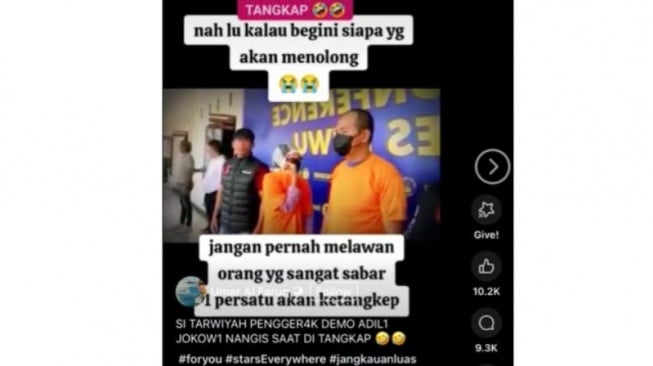 Tangkapan layar video yang menarasikan penggerak demo dan penuduh ijazah palsu Jokowi ditangkap. (Facebook)