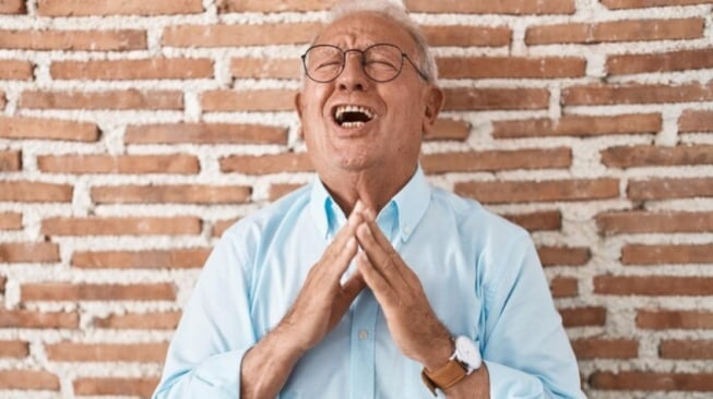 35 Jokes Bapak Bapak Versi Tebak-Tebakan, Dijamin Capek Ketawa!