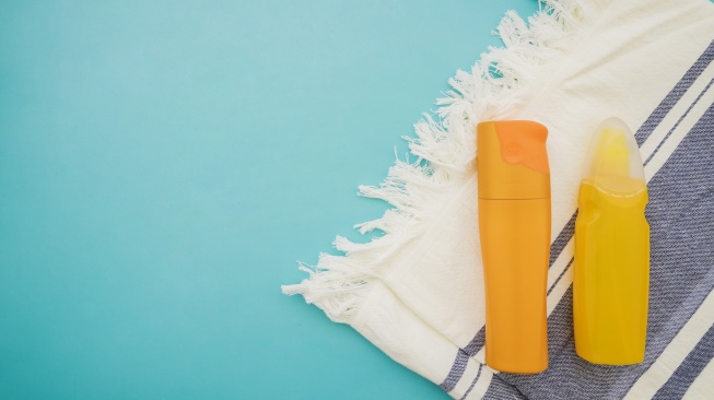 ilustrasi sunscreen dan sunblock (Freepik)